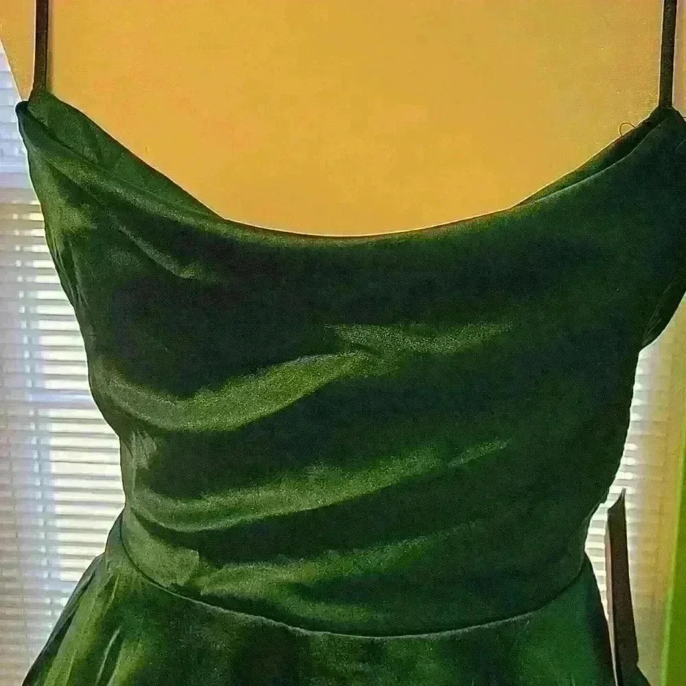 🌺 HOST PICK 🌺 Elegant Green Satin Mini Dress | NWT - Picture 5 of 6